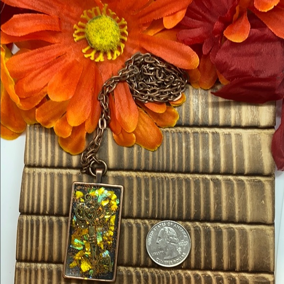 Hand poured resin necklace - Picture 5 of 7